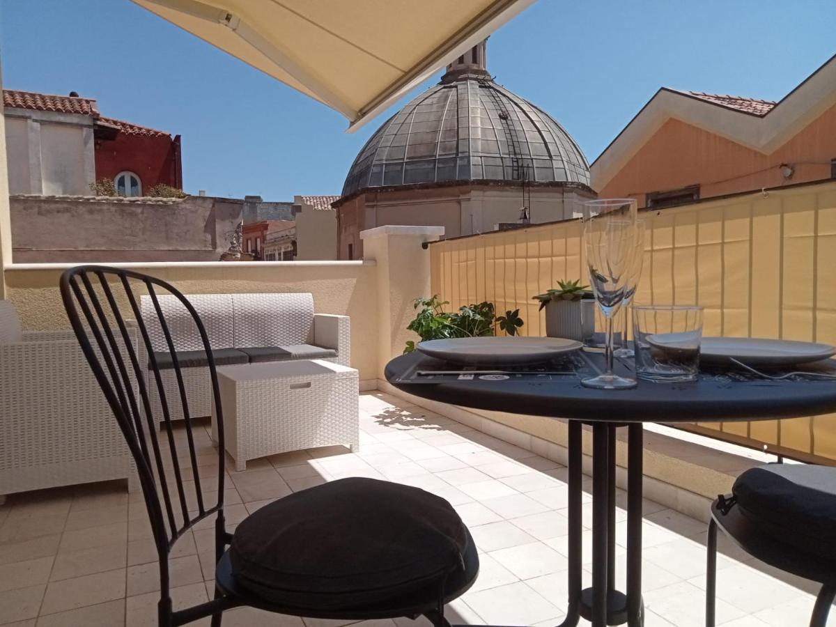 Luxury Suite La Terrazza In Pieno Centro In Cagliari Exteriör bild